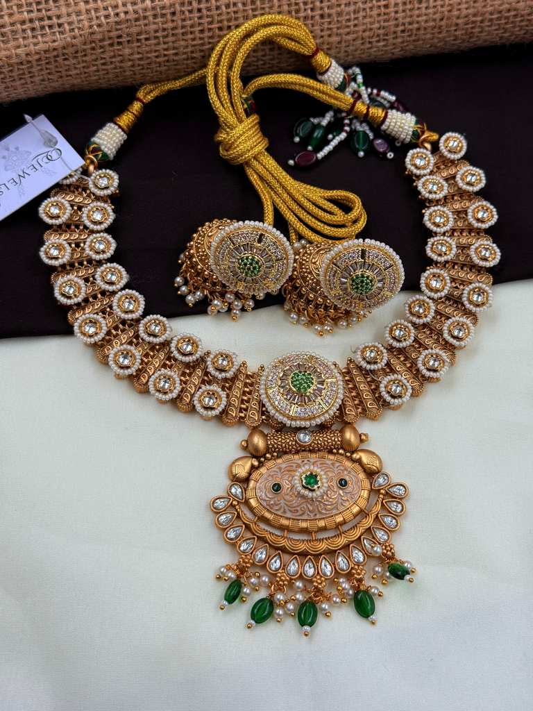 Antique Gold Kundan Necklace with Round Green Pendant