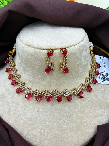 Modern Choker Necklace Set with Pear-Shaped Stone Details