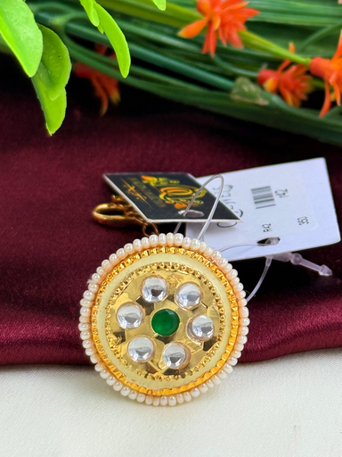 Gold Designed Pachi Kundan Rakhdi 