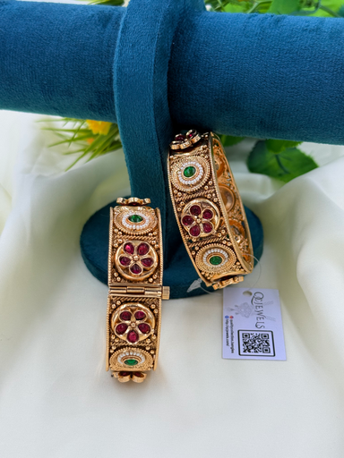 Temple Design Ruby-Green Bangles
