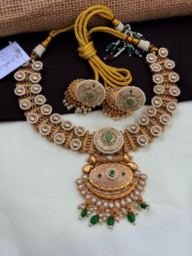 Antique Gold Kundan Necklace with Round Green Pendant