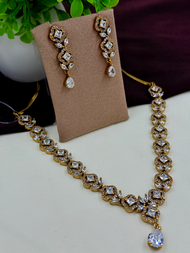 White AD Stone Floral Necklace Set